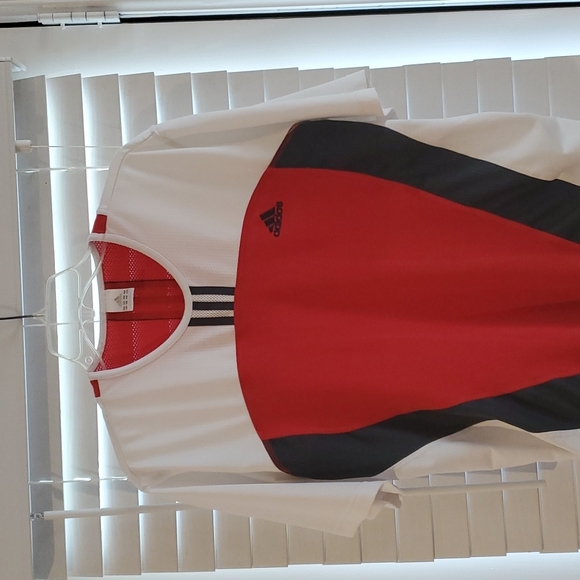 Adidas shirt size medium. - Picture 1 of 4